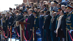 Putin na defiladzie nie tylko o historii. "Widzimy próby budowy jednobiegunowego świata"