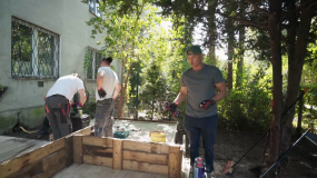 Polowanie na ogród: meble i ogrodowe akcesoria ze starego drewna